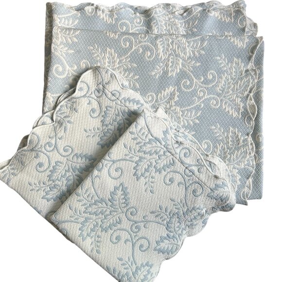 MARTHA STEWART Vintage Matelasse Coverlet and Pillow Shams. Full/Double - Picture 1 of 3
